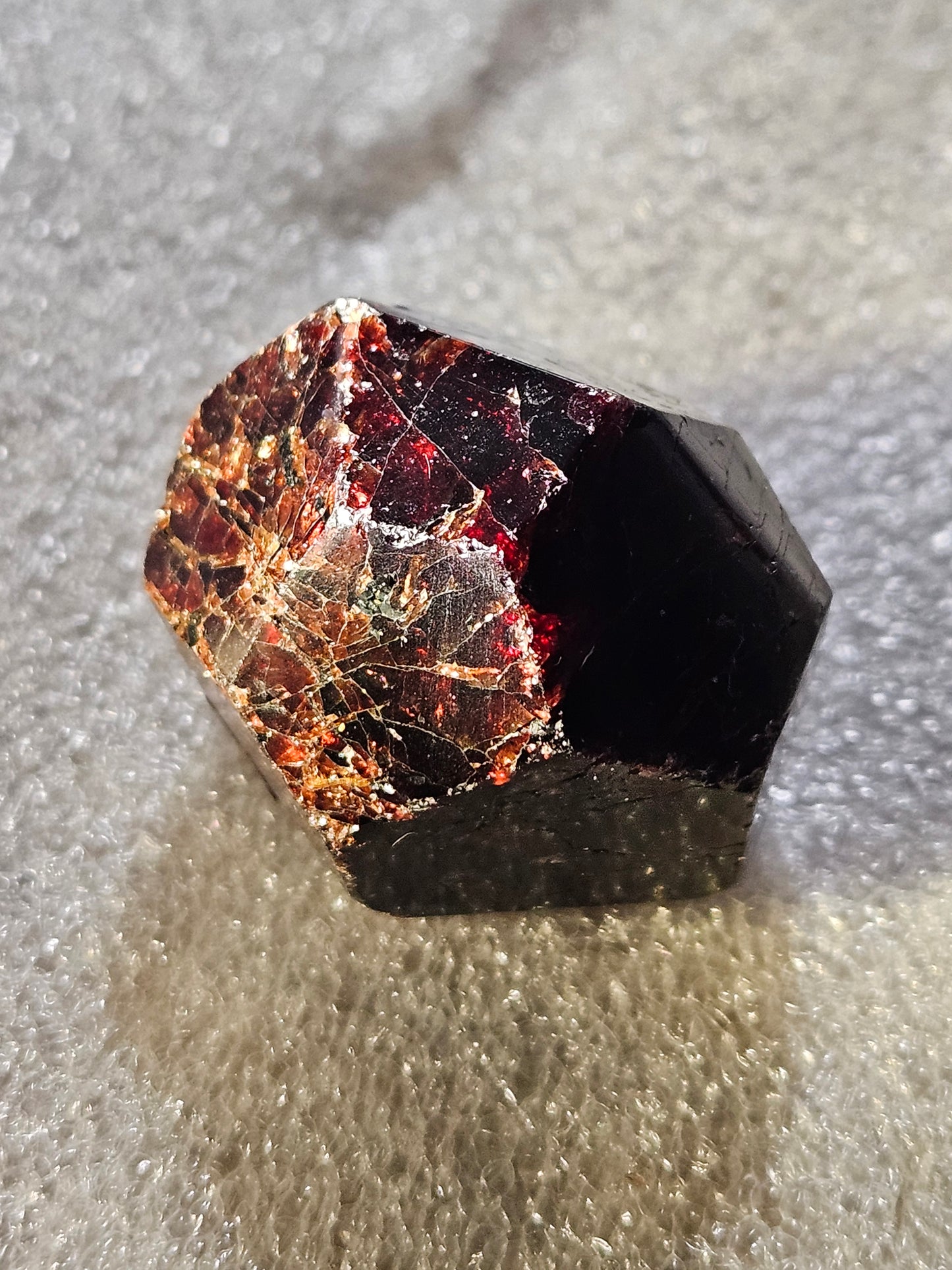 Garnet Crystal Stone-Raw
