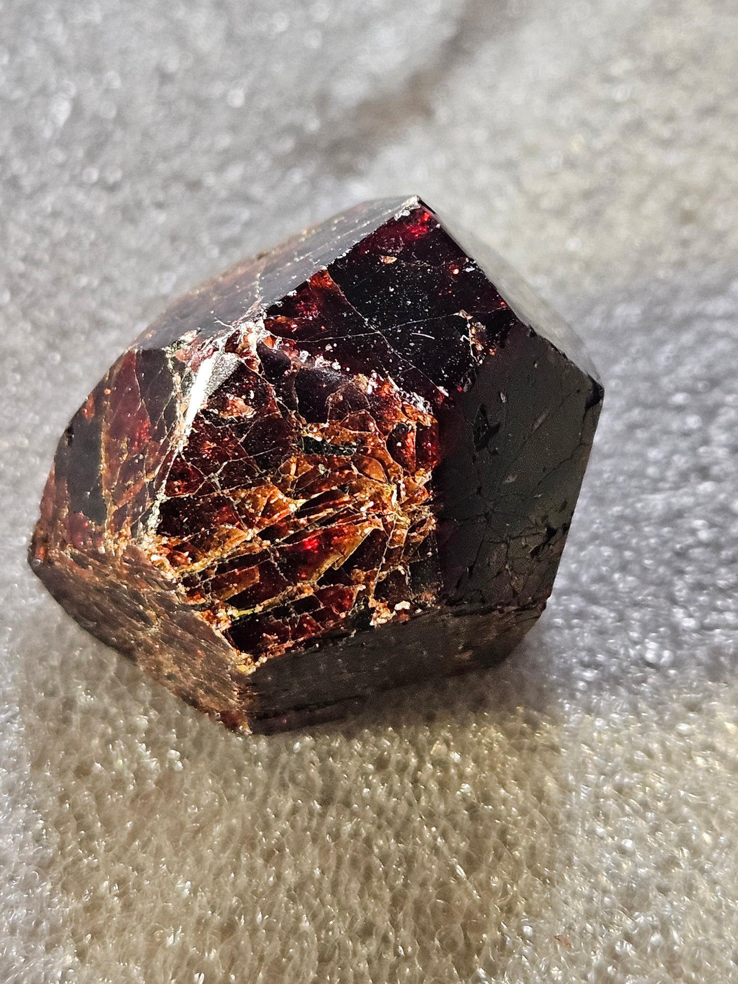 Garnet Crystal Stone-Raw