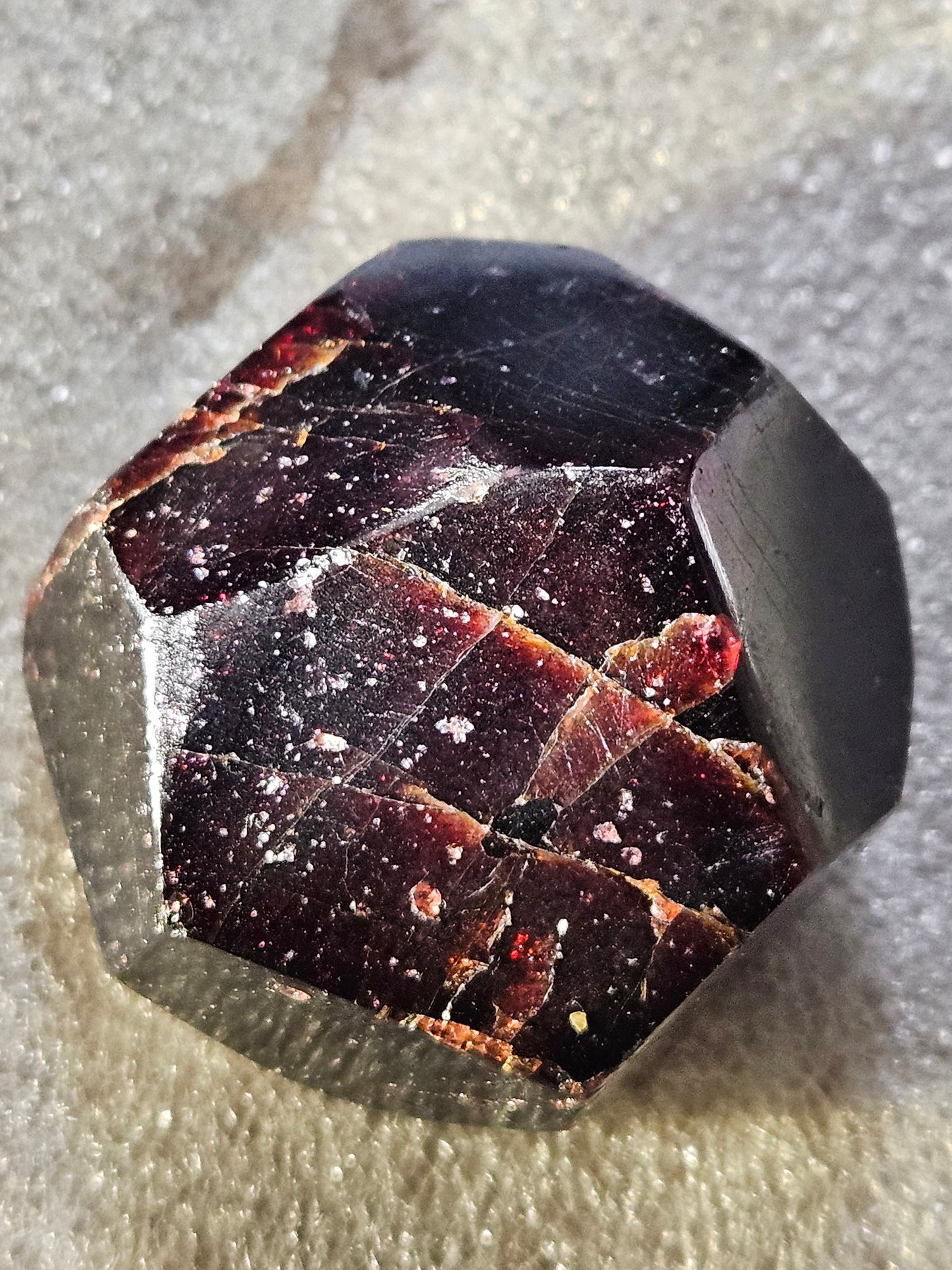 Garnet Crystal Stone-Raw