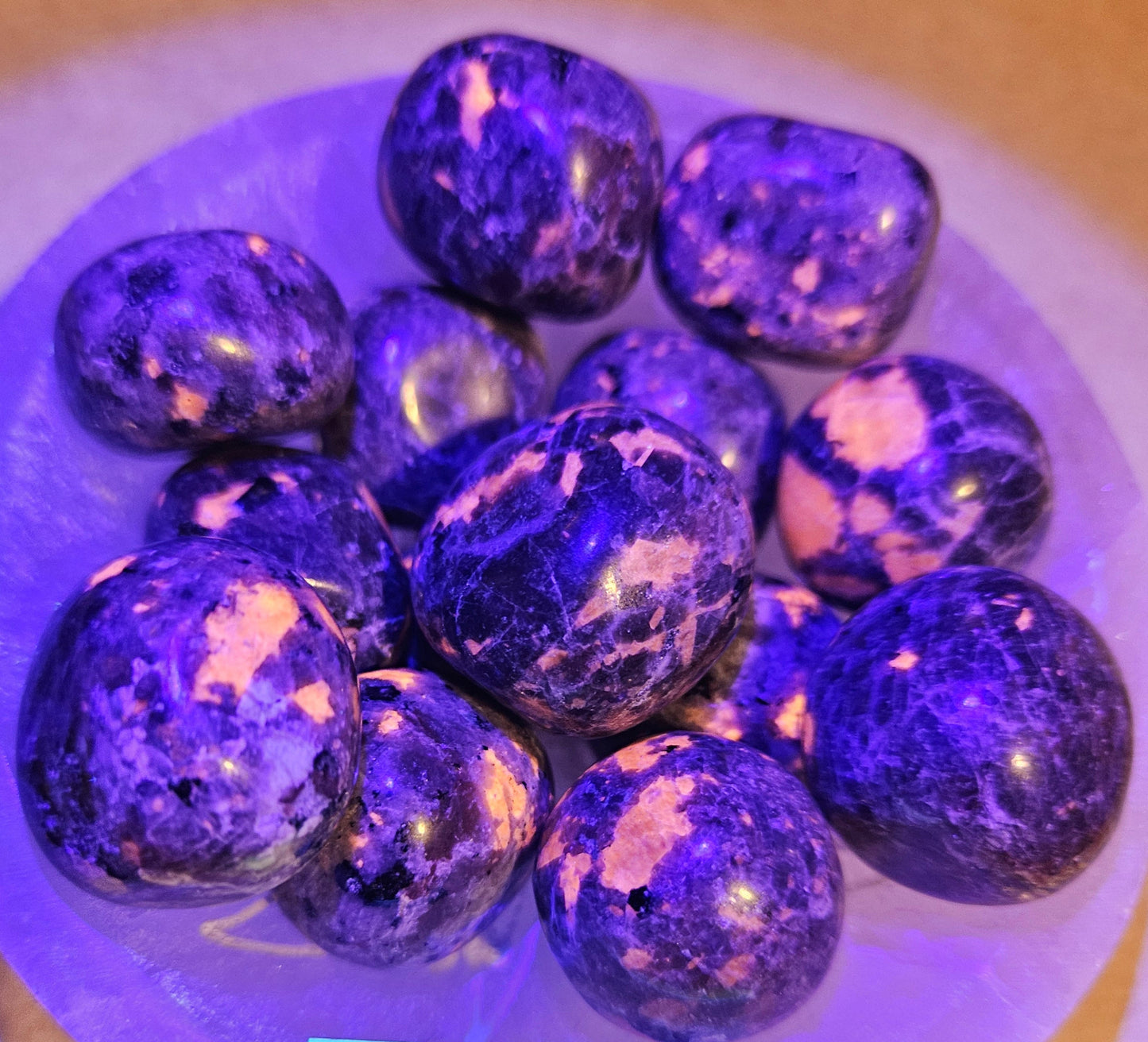 Yooperlite Tumble Stones (UV Reactive)