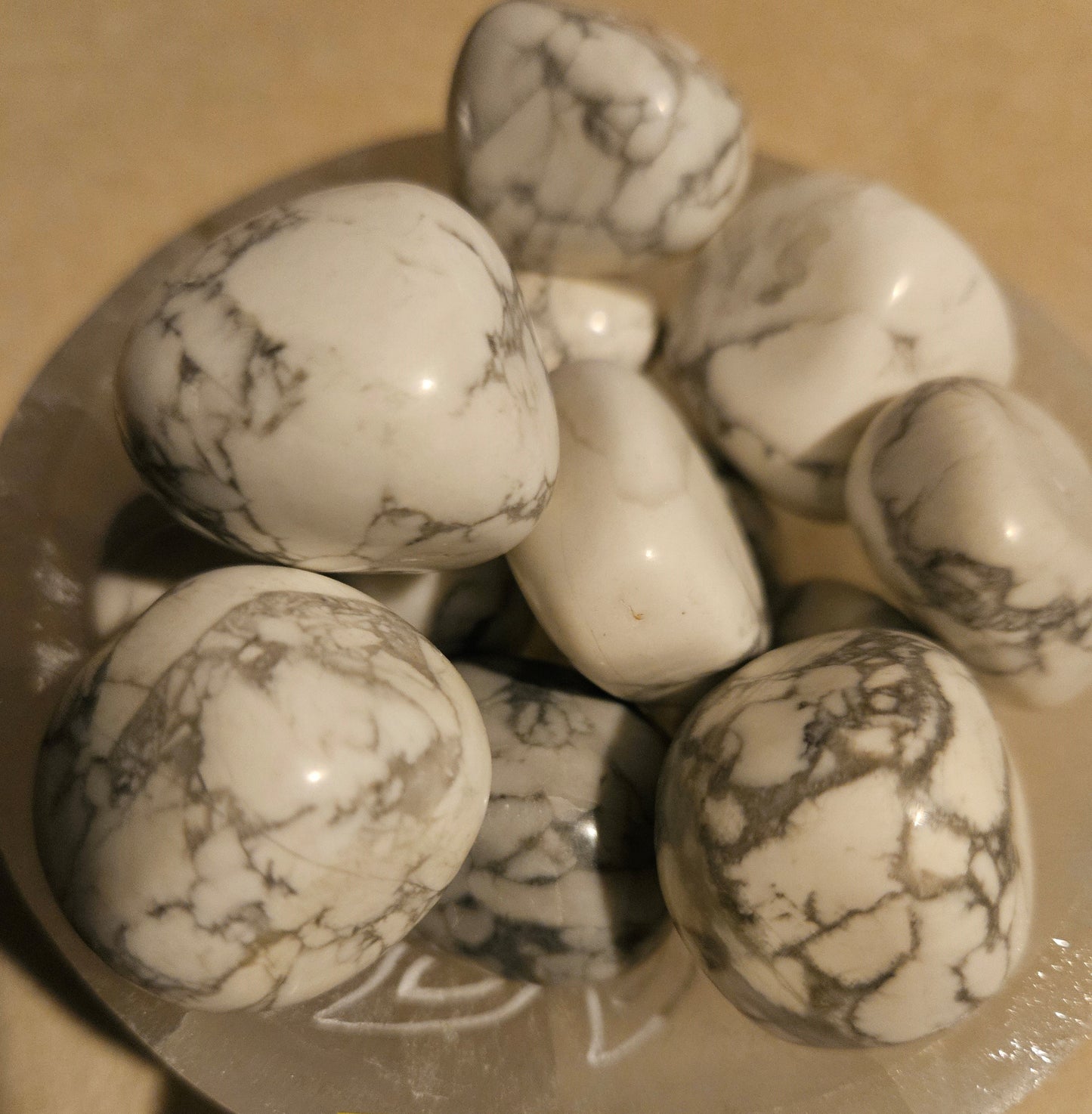 Howlite Tumble Stone (M)