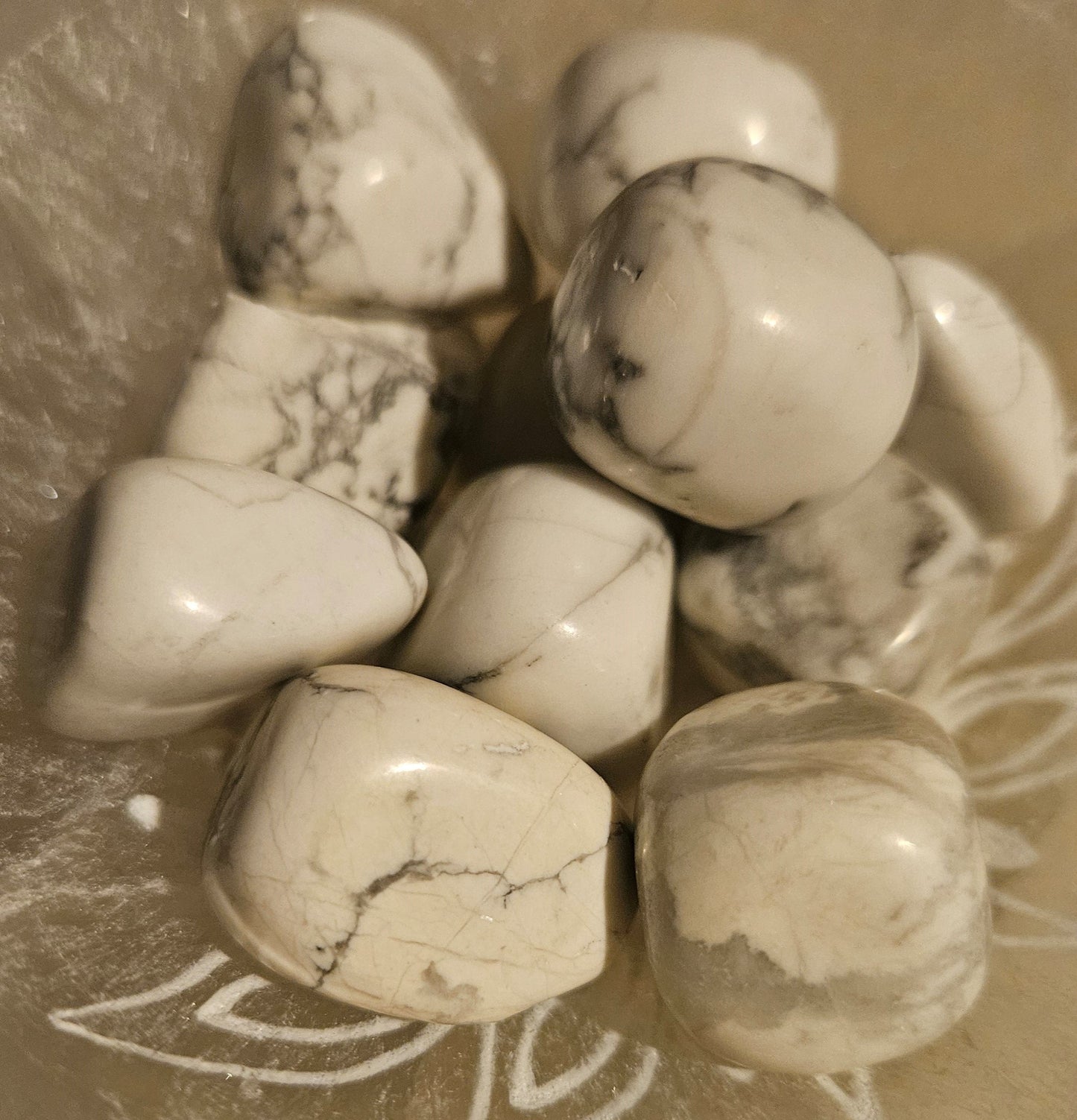 Howlite Tumble Stones (round & flat)