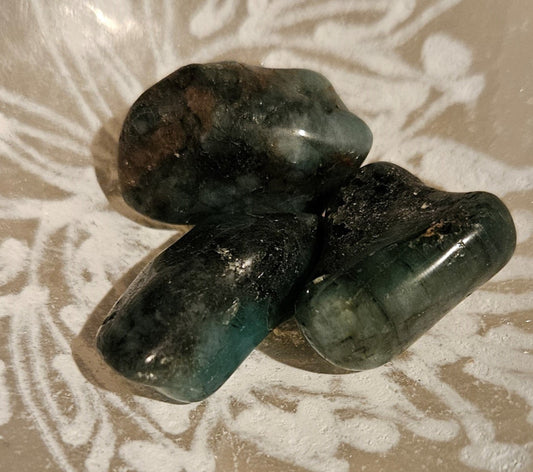 Emerald Tumble Stone (S)